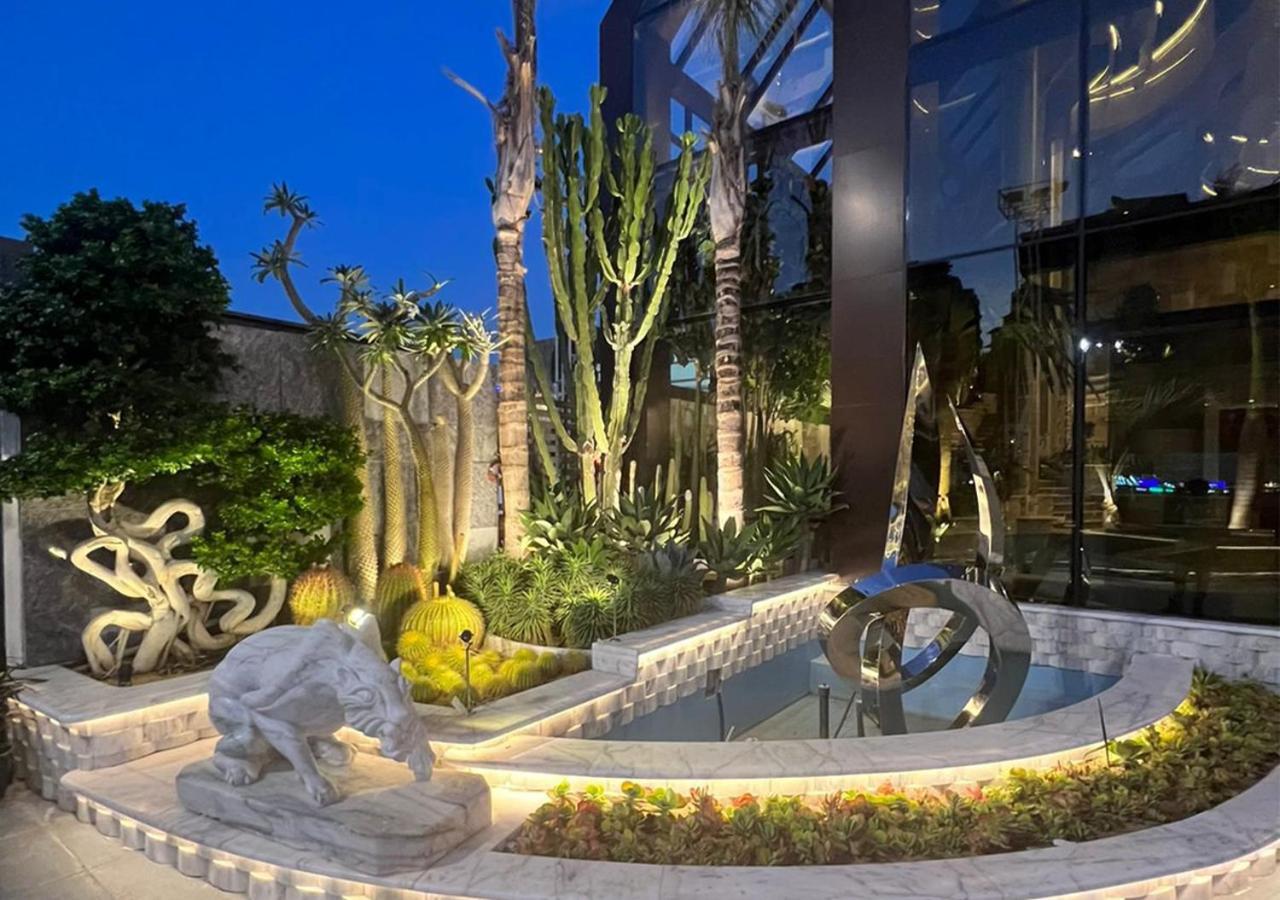 אלכסנדריה Mirage Hotel & Conference Center מראה חיצוני תמונה The sculpture park at the hotel