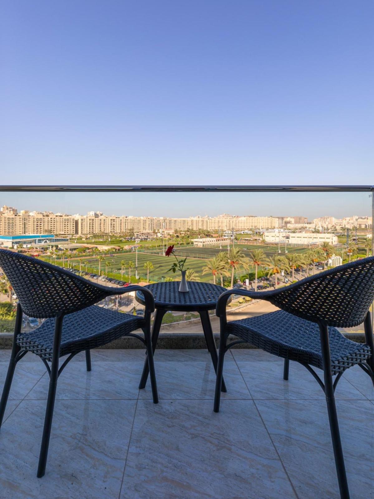 אלכסנדריה Mirage Hotel & Conference Center מראה חיצוני תמונה View from the balcony of a suite at the hotel