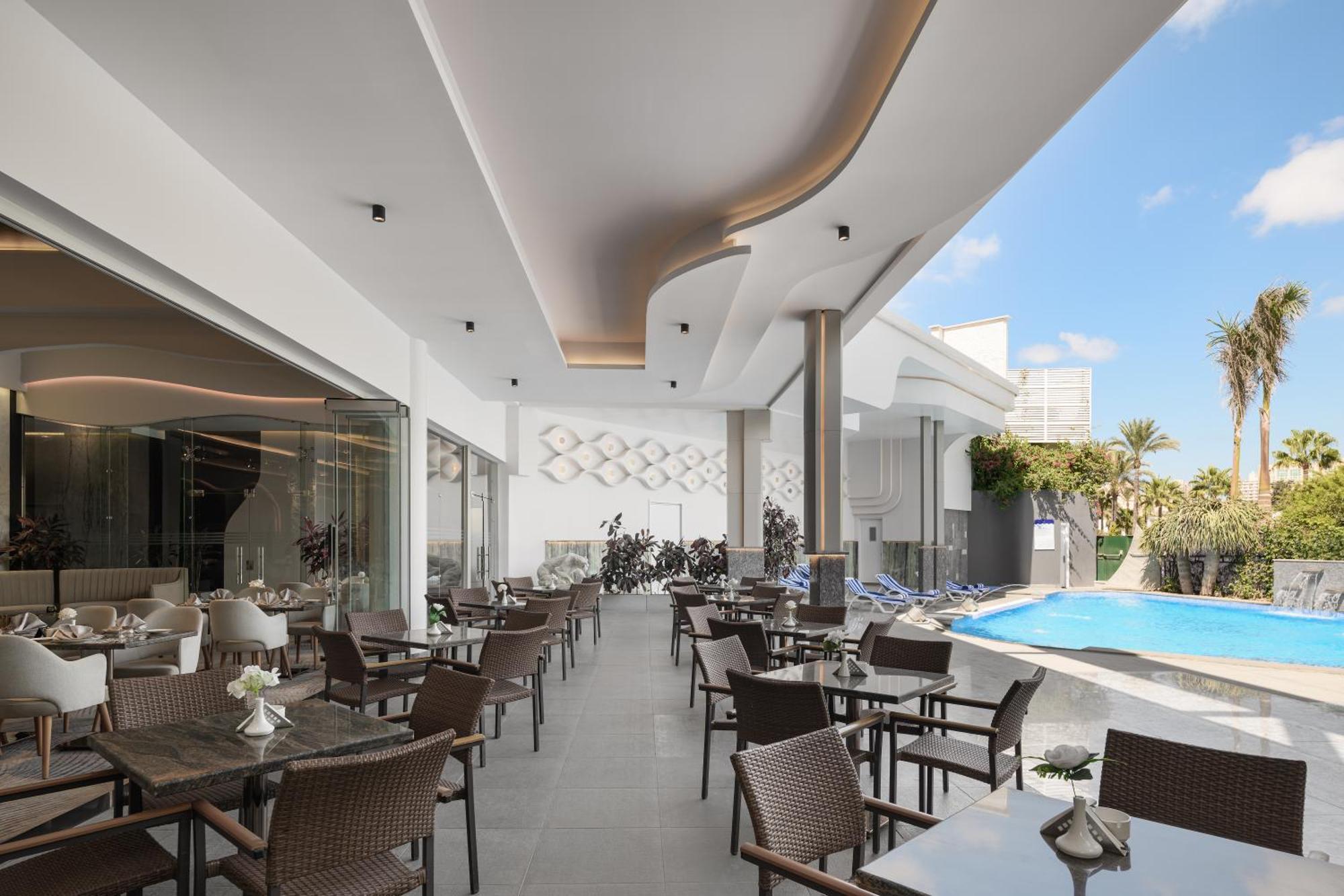 אלכסנדריה Mirage Hotel & Conference Center מראה חיצוני תמונה The pool at the hotel